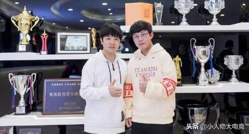 爆料娱乐圈博主带头套,揭秘明星们的时尚新潮流 第3张 爆料娱乐圈博主带头套,揭秘明星们的时尚新潮流 第3张