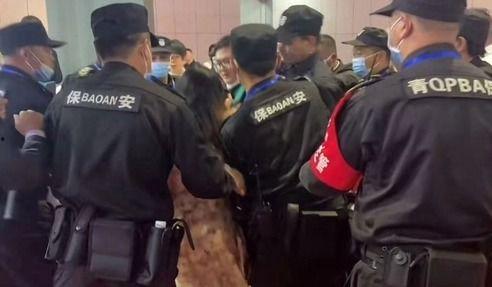 网友爆料宝马展台视频,网友热议惊艳亮相