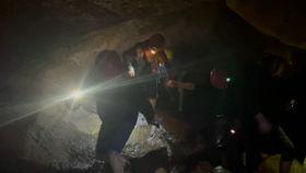 探洞视频的爆料人,揭秘神秘洞穴的惊险历程 第2张 探洞视频的爆料人,揭秘神秘洞穴的惊险历程 第2张