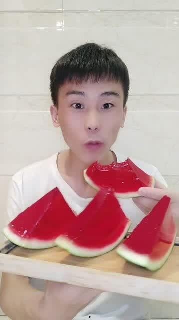 农村大叔免费吃瓜视频,视频走红网络,揭秘乡村生活新风尚 第2张 农村大叔免费吃瓜视频,视频走红网络,揭秘乡村生活新风尚 第2张